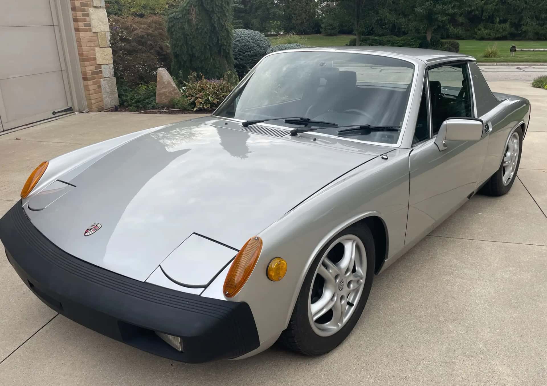 1975 Porsche 914 sold for $29,000