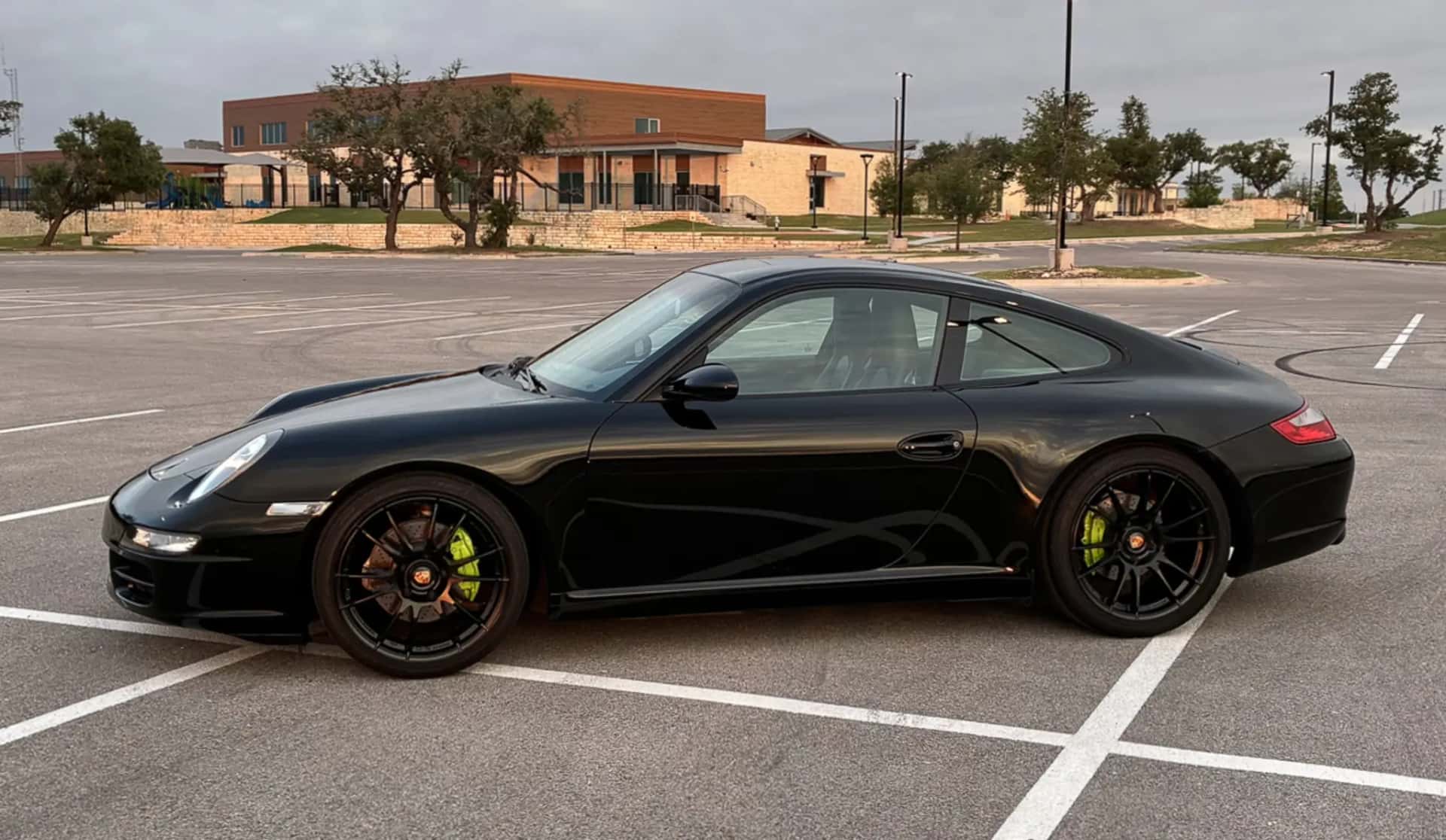 2006 Porsche 911 Carrera sold for $33,750