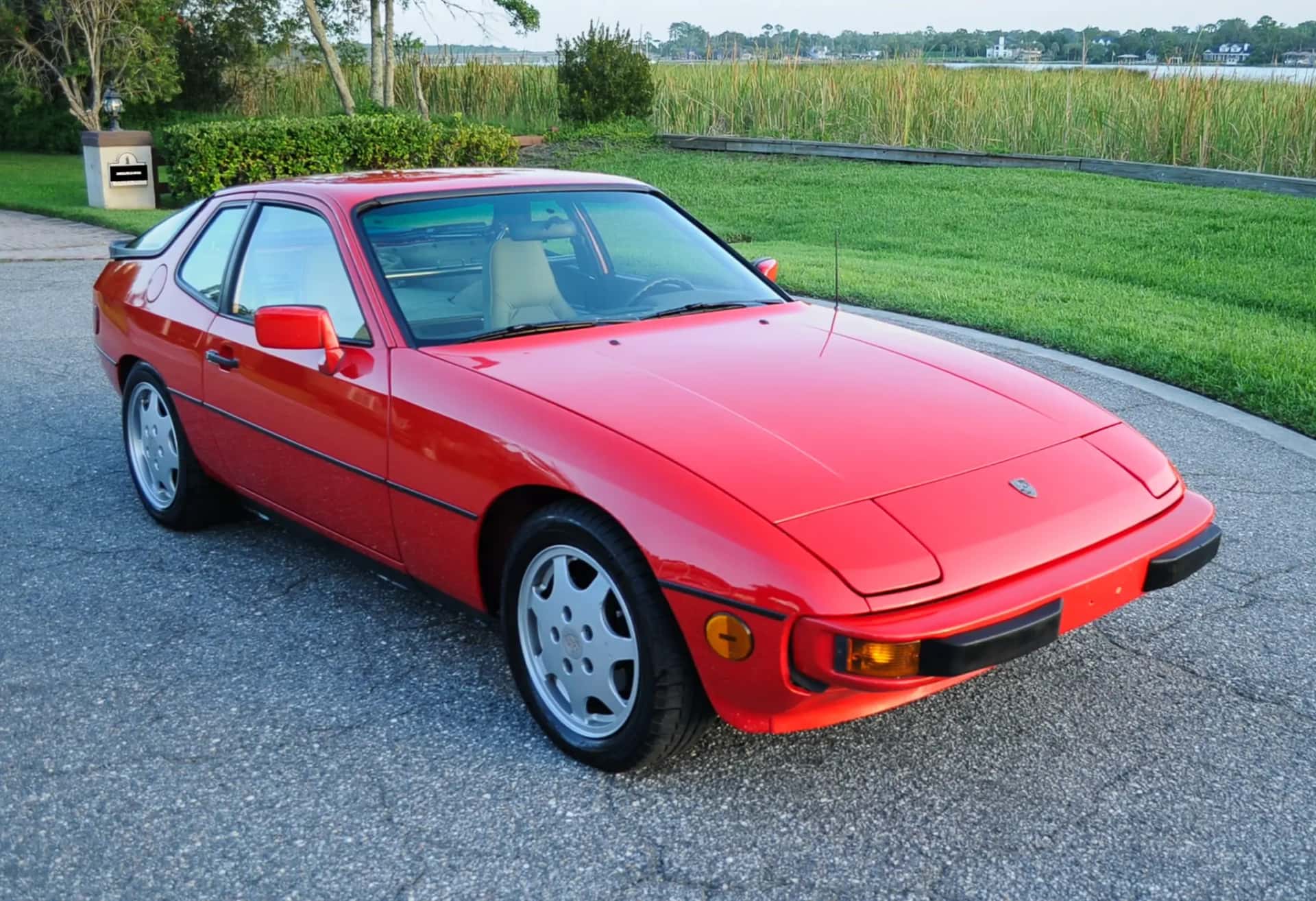 1987 Porsche 924S sold for $7,500