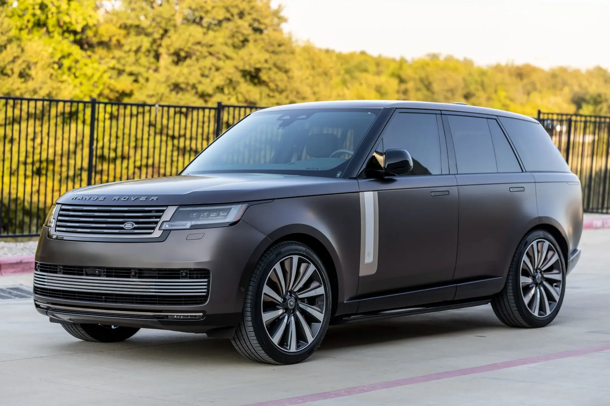 2025 Land Rover Range Rover SV sold for $230,000