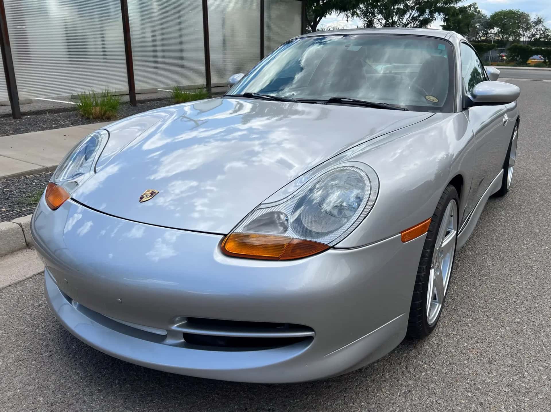 1999 Porsche 911 Carrera sold for $18,250
