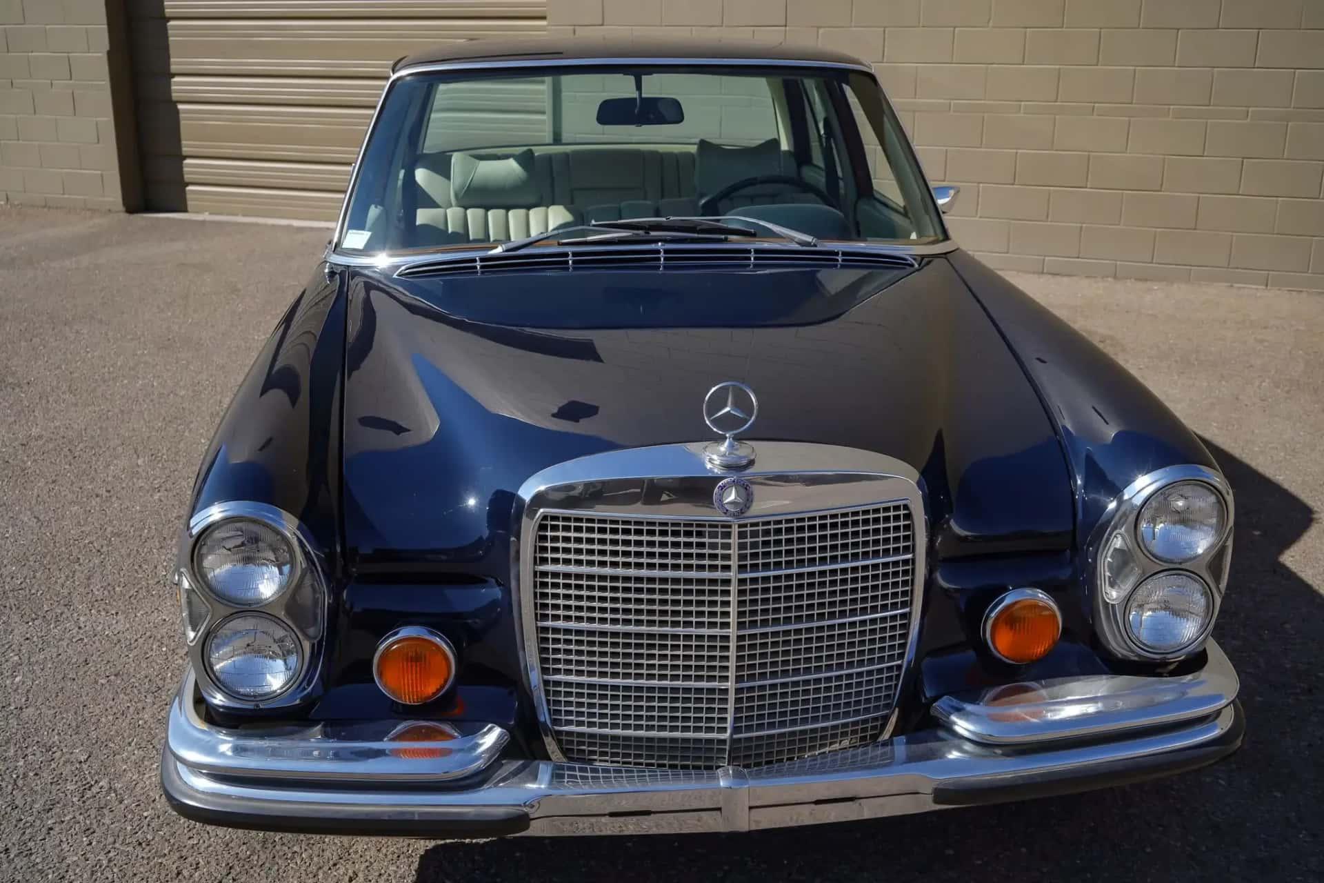 1972 Mercedes-Benz 280SE sold for $9,000