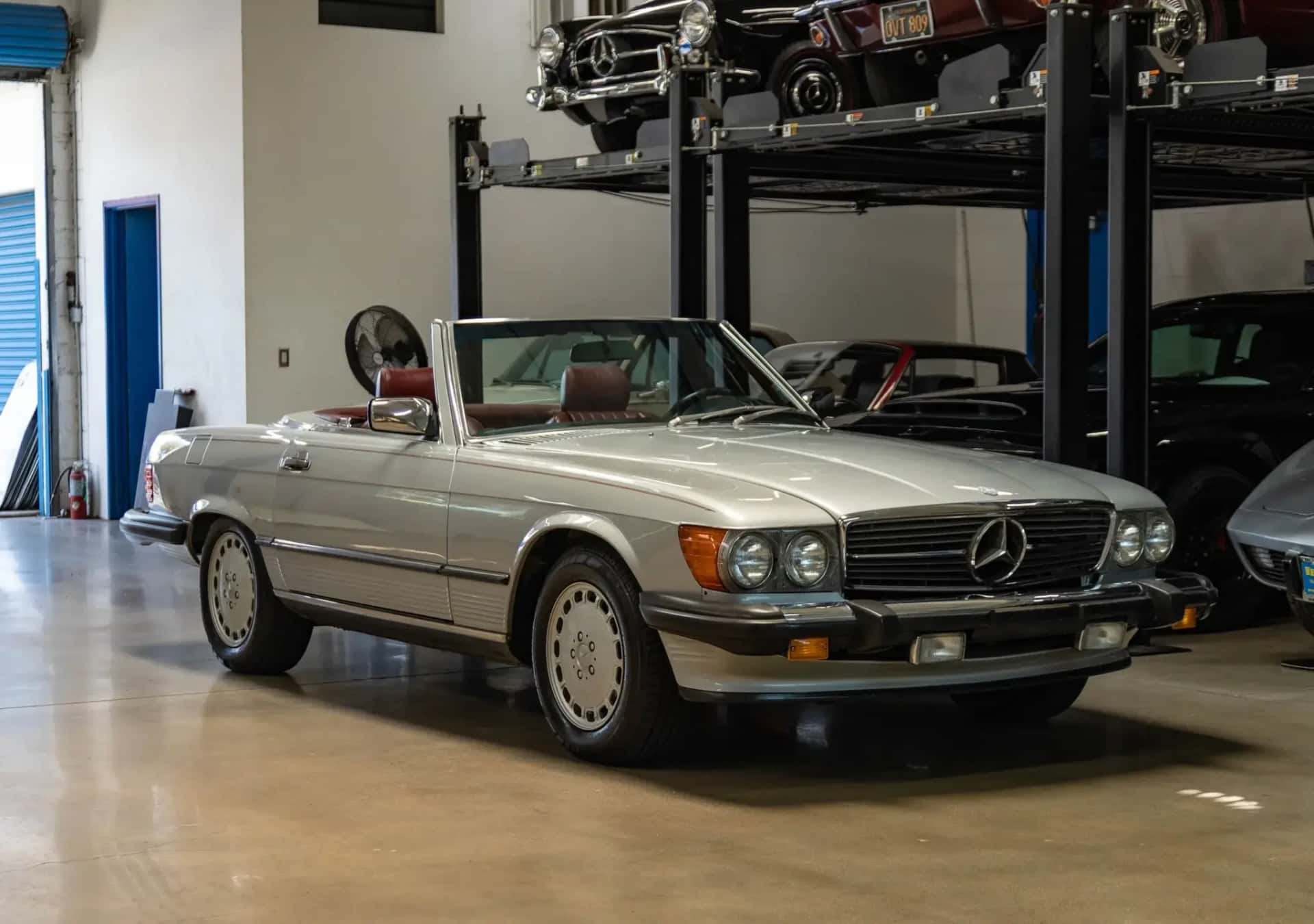 1987 Mercedes-Benz 560SL sold for $40,000