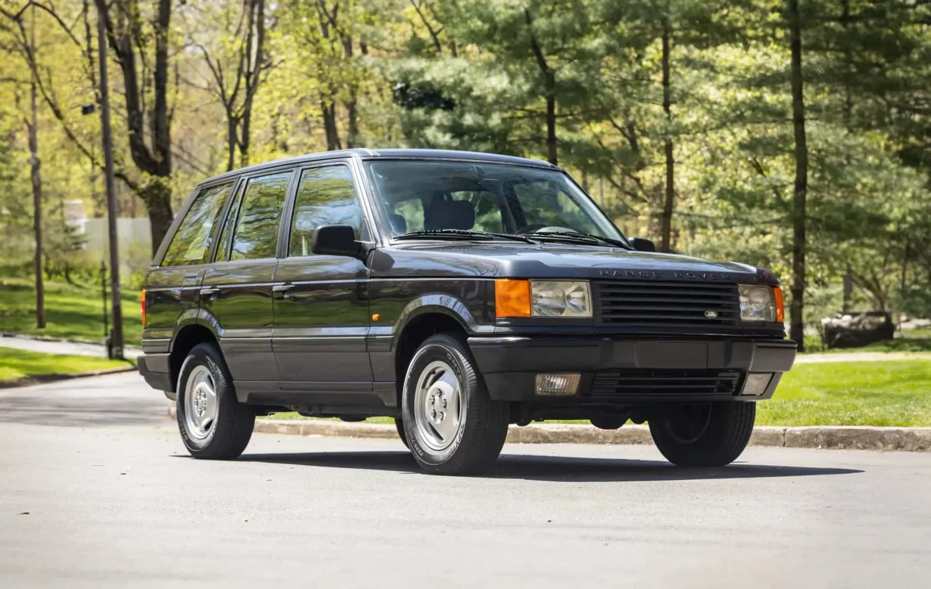 1997 Land Rover Range Rover sold for $9,338