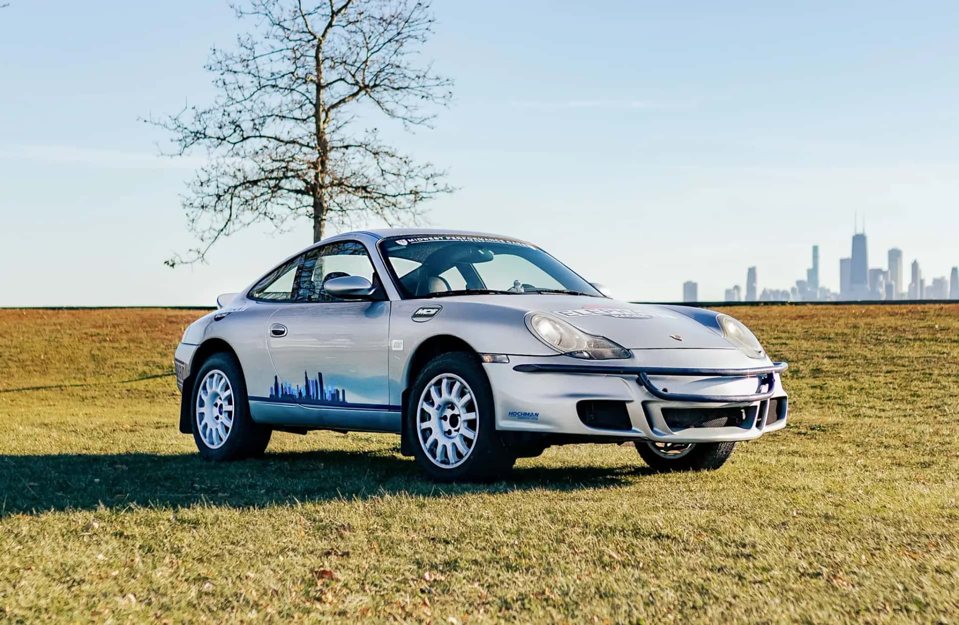2001 Porsche 911 Carrera 4 sold for $41,500