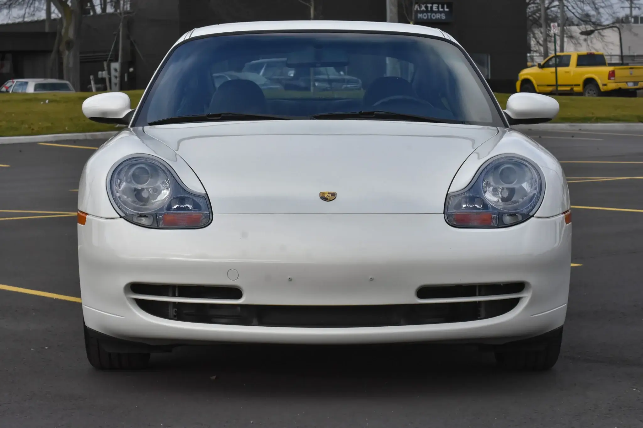 2000 Porsche 911 Carrera sold for $33,750