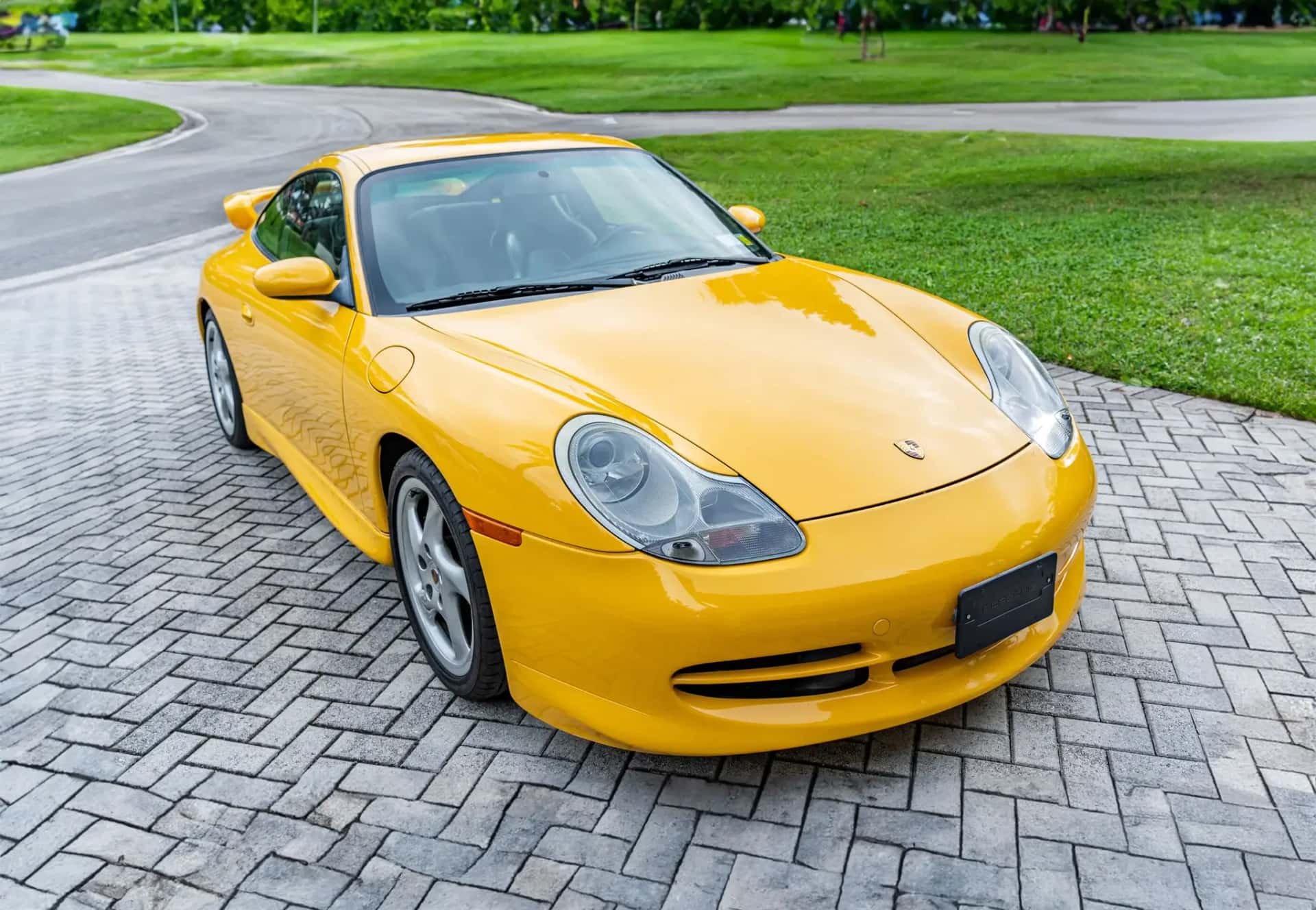 1999 Porsche 911 Carrera 4 sold for $36,500