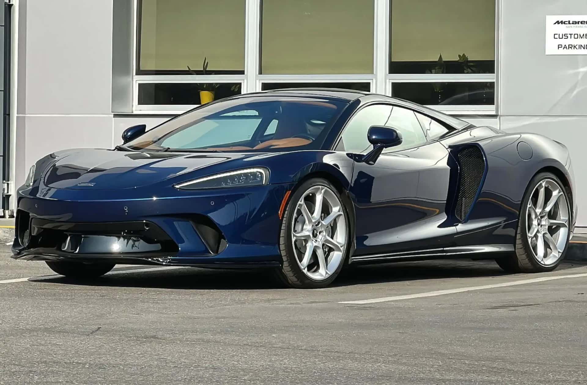 2020 McLaren GT sold for $169,000