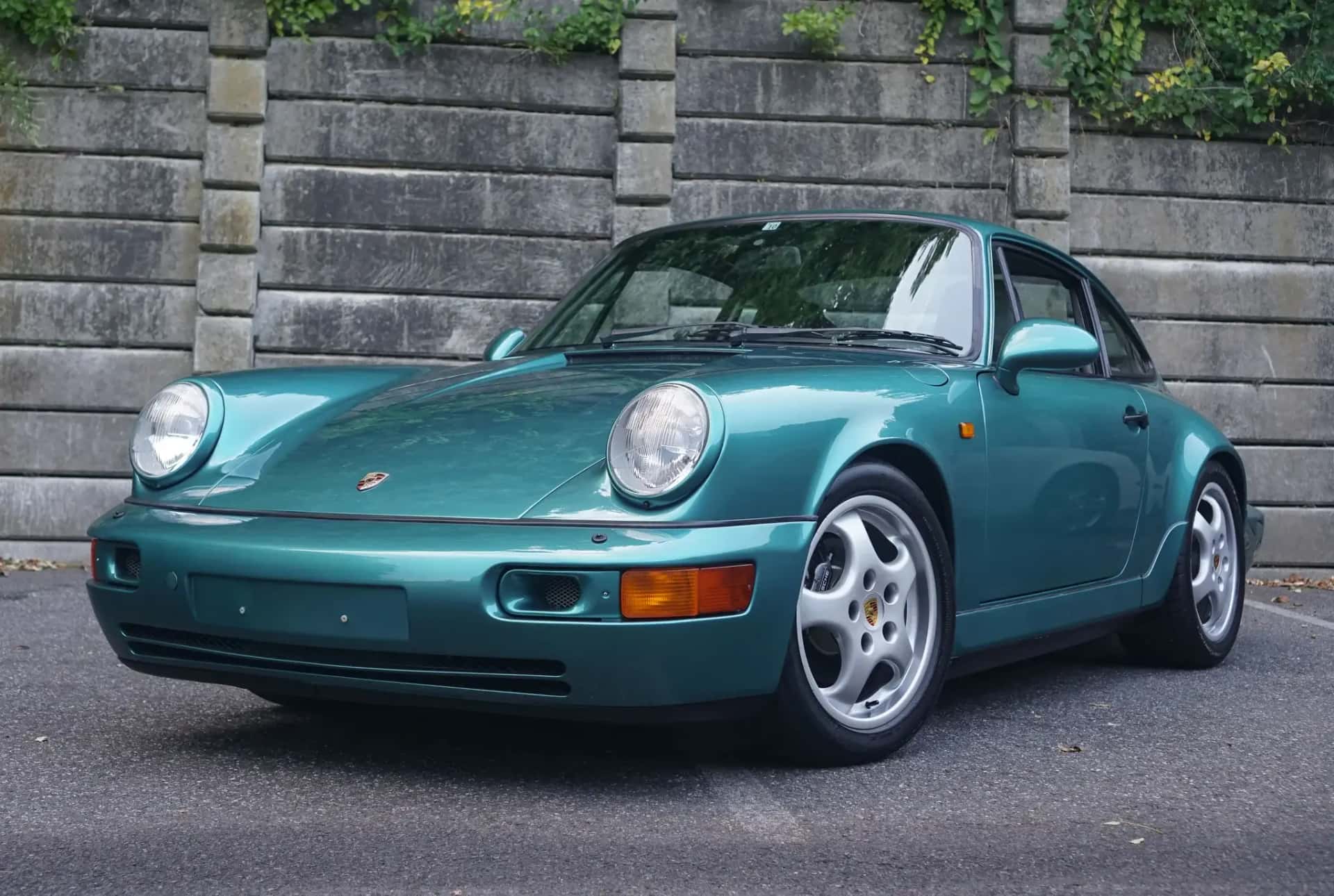 1993 Porsche 911 Carrera 2 sold for $140,000