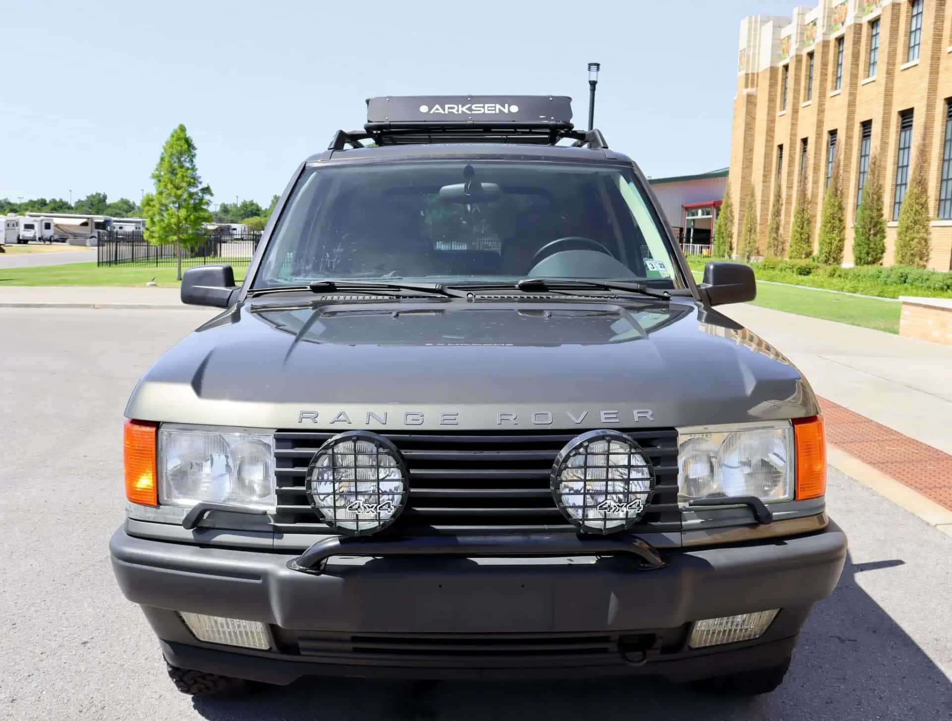 1996 Land Rover Range Rover sold for $9,000