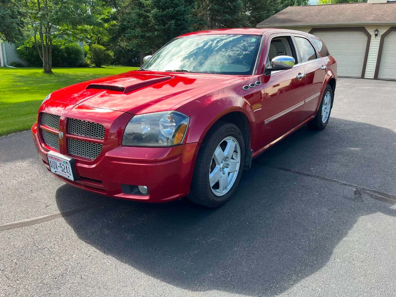 2005 Dodge Magnum SXT sold for $5,355