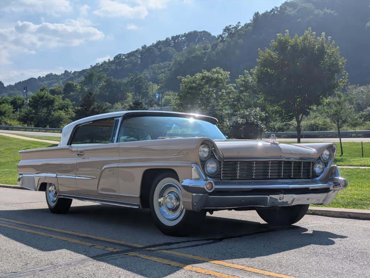 1959 Lincoln Capri Coupe sold for $23,100