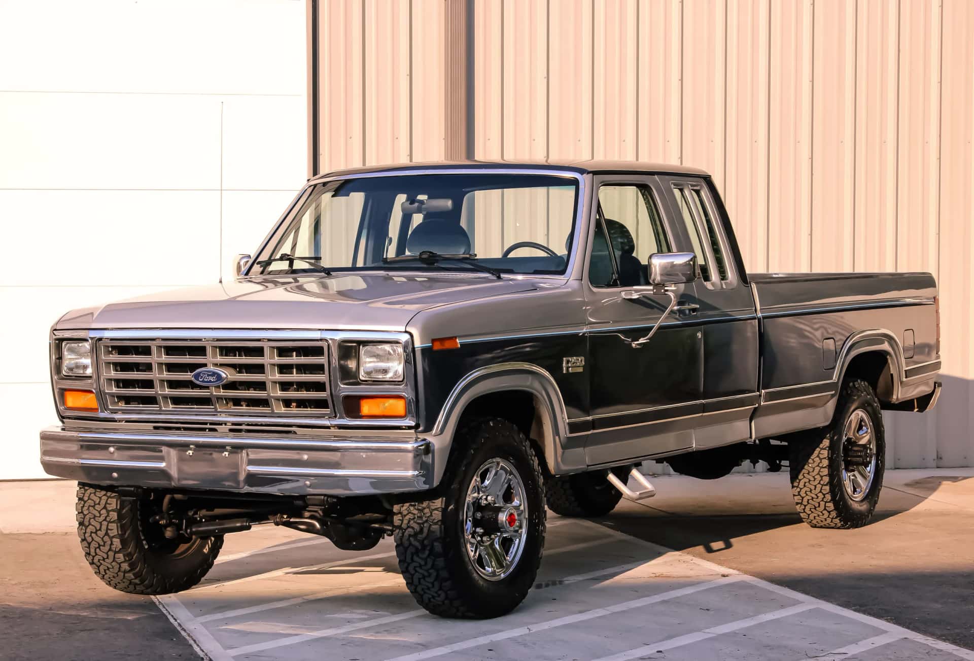 1986 Ford F-250 Lariat 4×4 sold for $16,800
