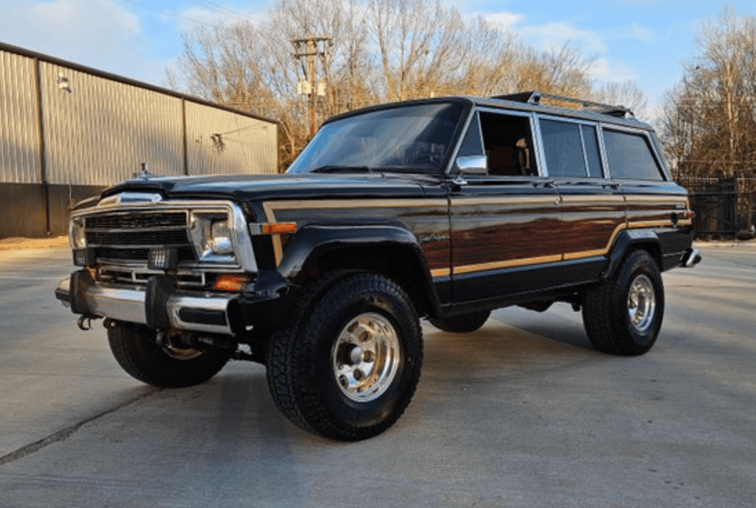 1989 Jeep Grand Wagoneer sold for $26,250