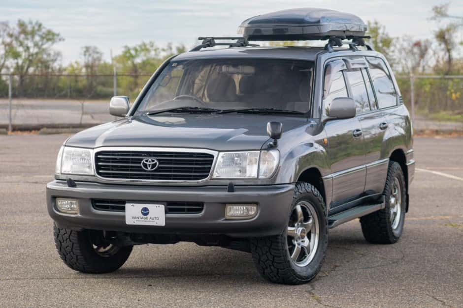1999 Toyota Land Cruiser 100-Series sold for $15,750