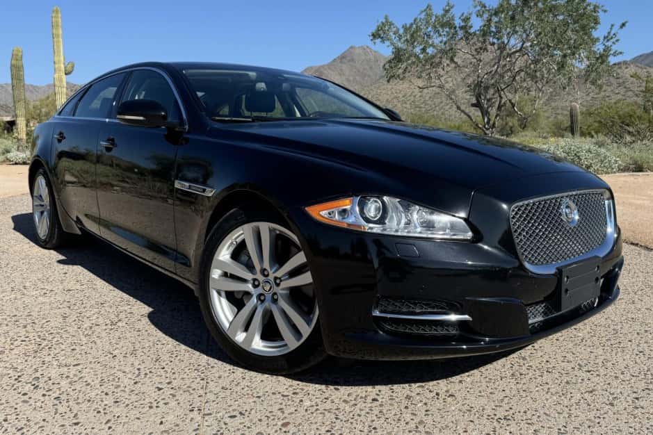 2012 Jaguar X351 XJ (2010-2019) sold for $11,500
