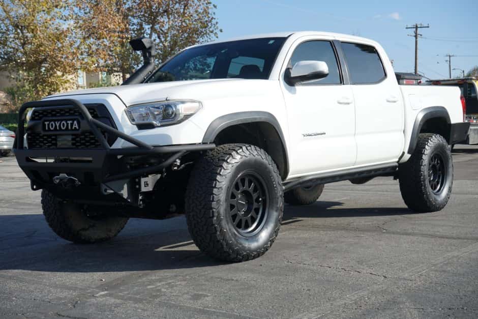 2018 Toyota Tacoma (N300 2016-2023) sold for $49,000