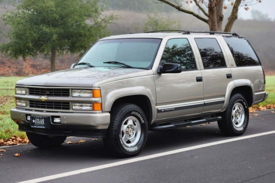 2000 Chevrolet Tahoe GMT400 sold for $7,300