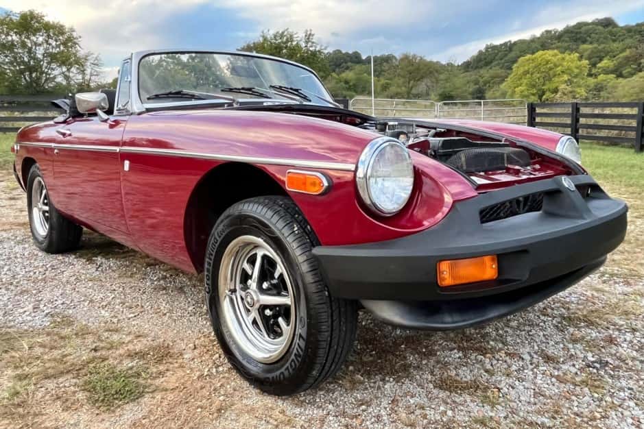 1977 MG MGB sold for $3,625