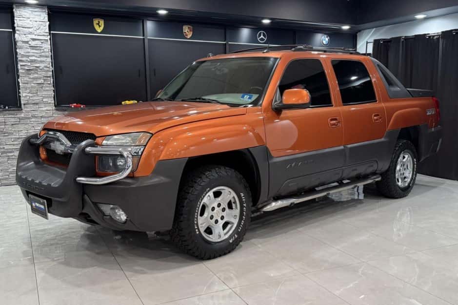 2004 Chevrolet Avalanche sold for $15,500