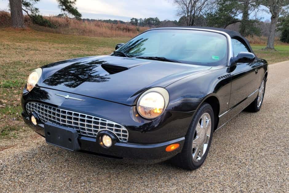 2003 Ford Thunderbird (2002-2005) sold for $11,300