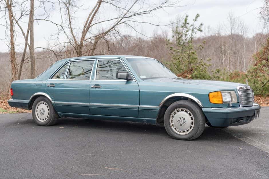 1989 Mercedes-Benz W126 S-Class sold for $10,100