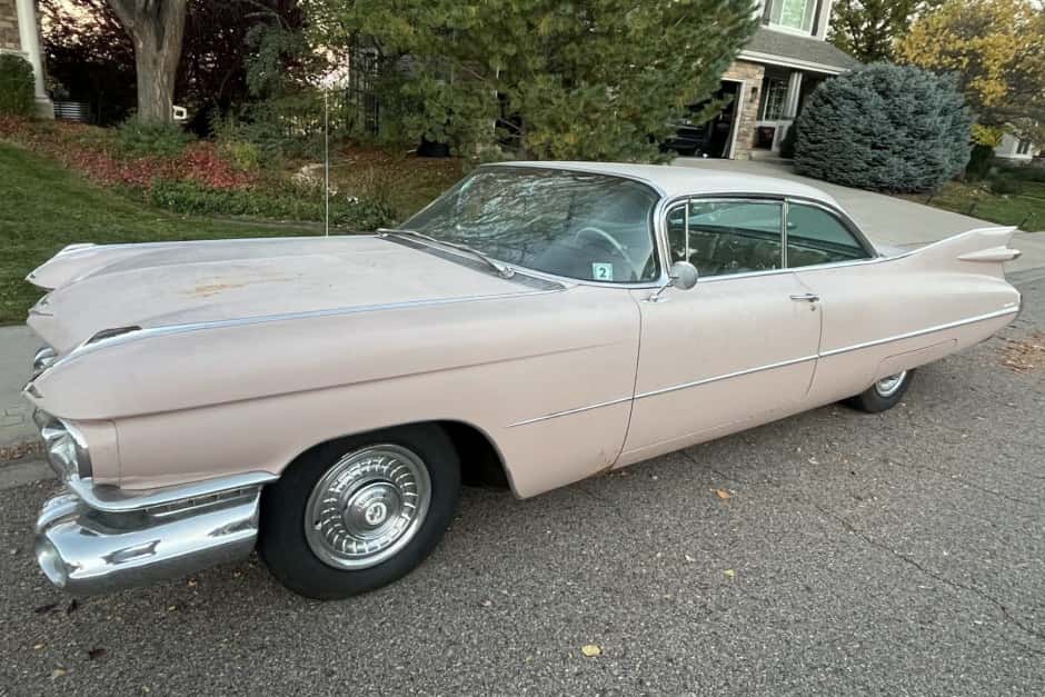 1959 Cadillac DeVille sold for $31,000