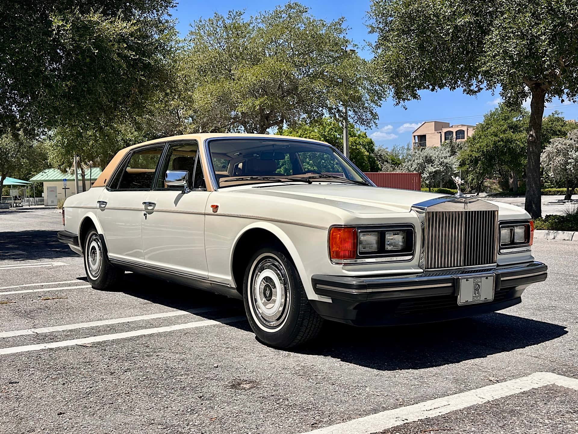 1989 Rolls-Royce Silver Spur sold for $19,000