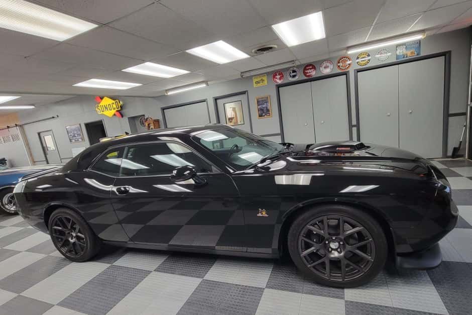 2016 Dodge Challenger SRT8 & 392 sold for $23,472