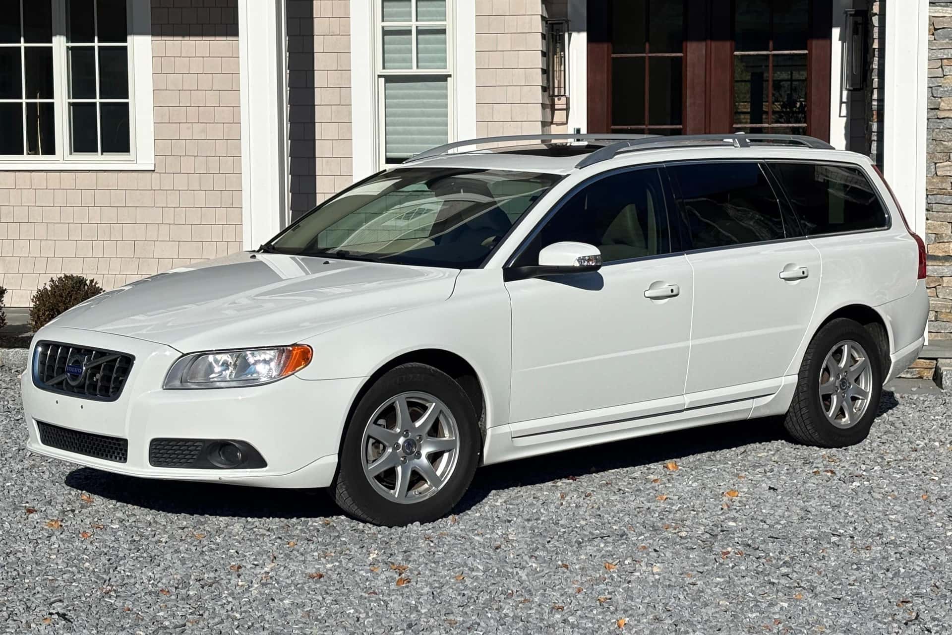 2010 Volvo V70 sold for $6,956