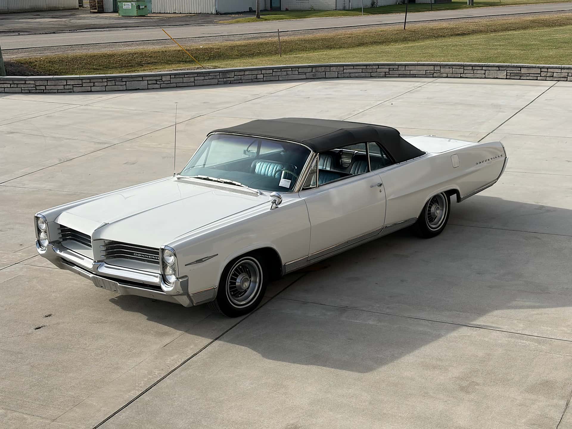 1964 Pontiac Bonneville sold for $13,500
