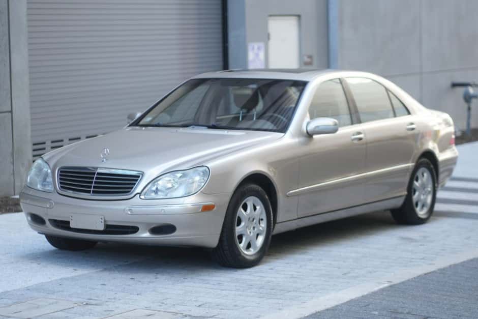 2001 Mercedes-Benz W220 S-Class sold for $8,100