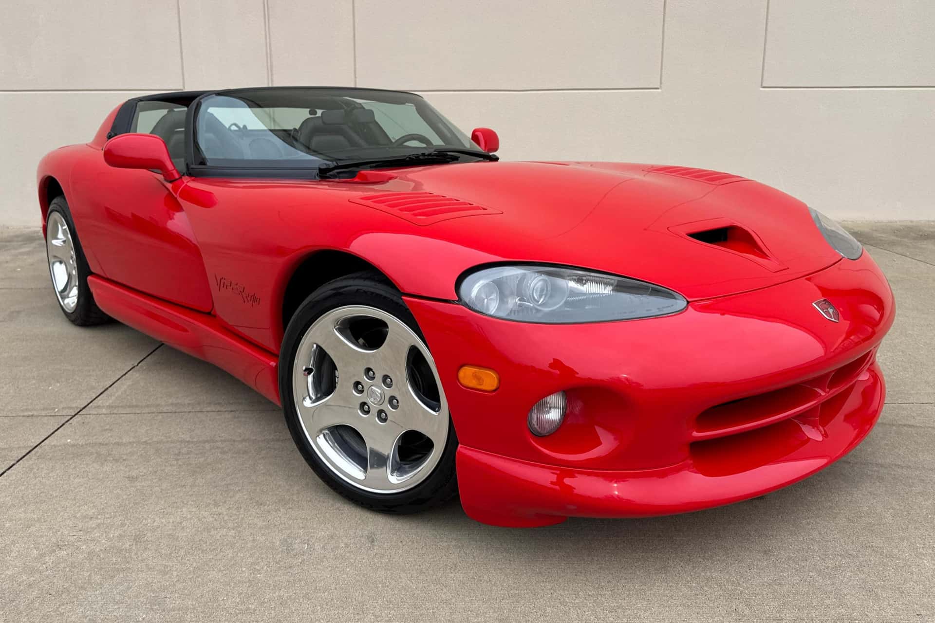 1999 Dodge Viper sold for $56,500