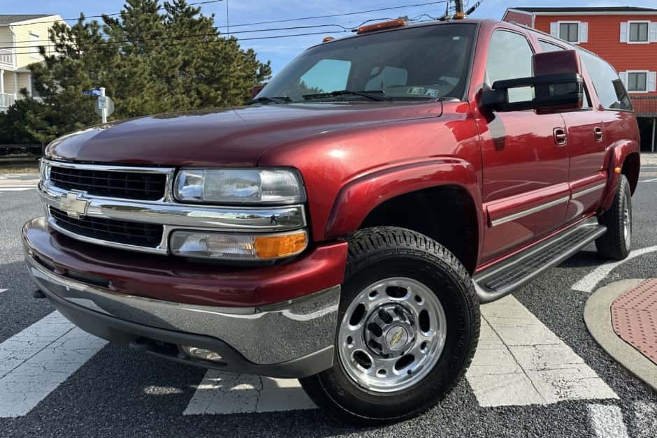 2003 Chevrolet Suburban (GMT800 2000-2006) sold for $38,500