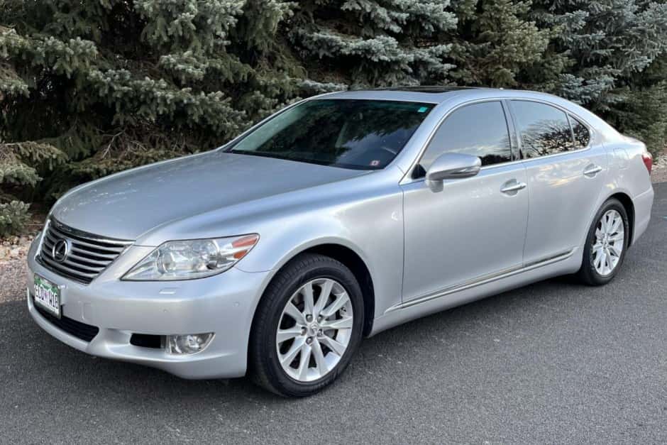 2010 Lexus LS Sedan sold for $21,000