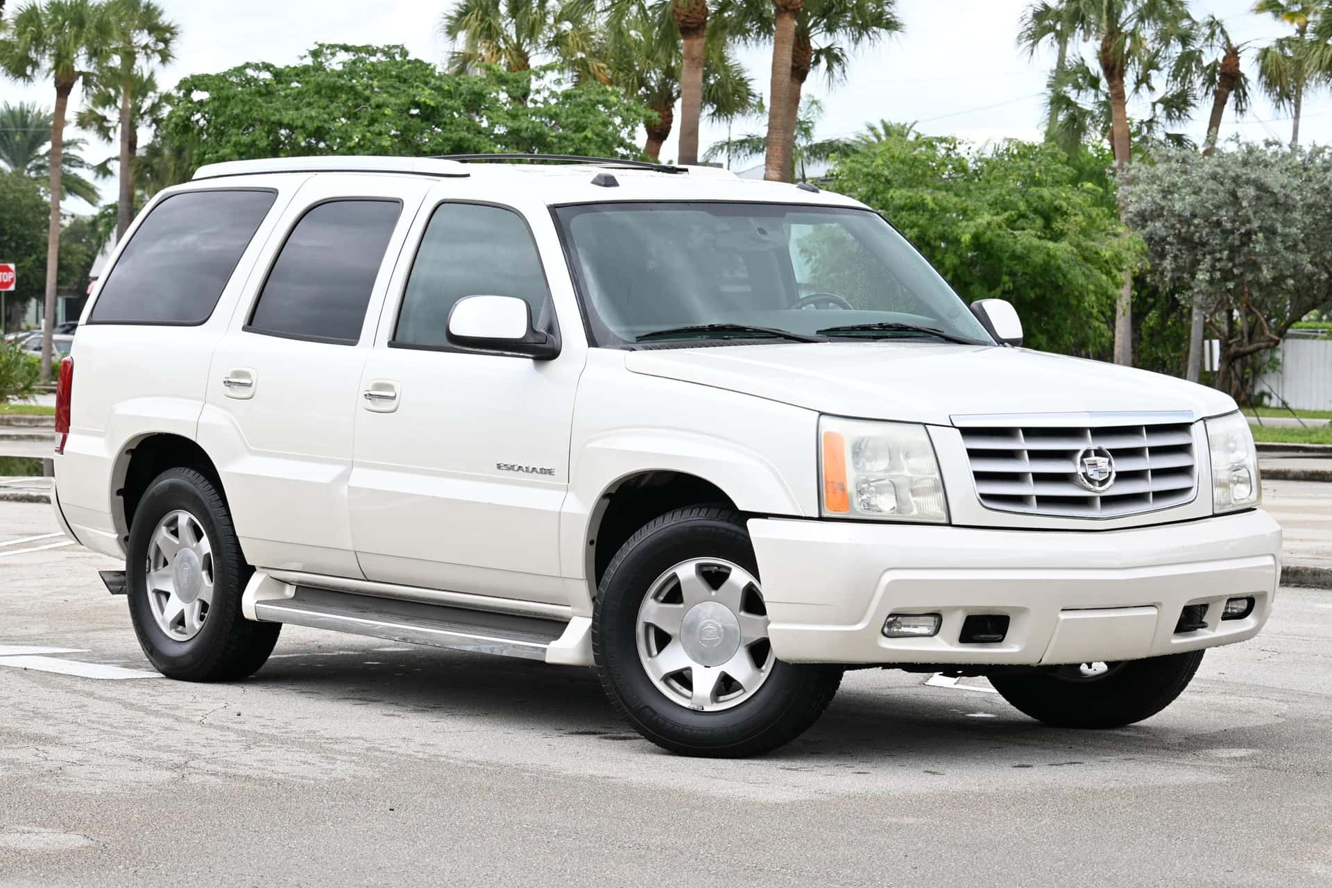 2005 Cadillac Escalade sold for $11,669