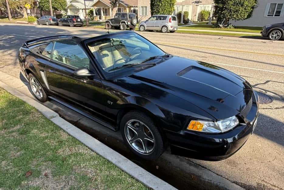 2000 Ford Mustang SN95 1994-2004 sold for $8,000