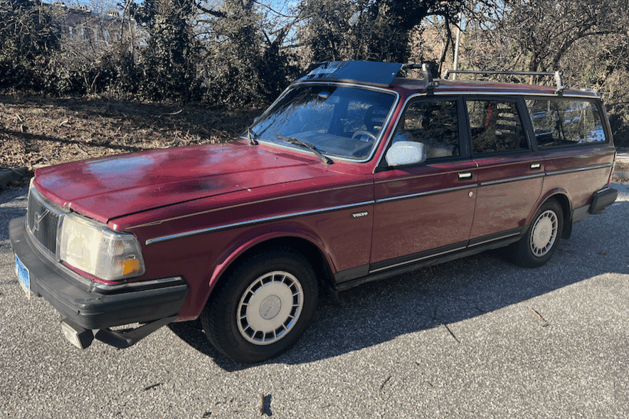 1990 Volvo 240 sold for $3,500