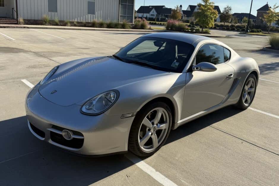 2007 Porsche 987 Cayman sold for $30,500