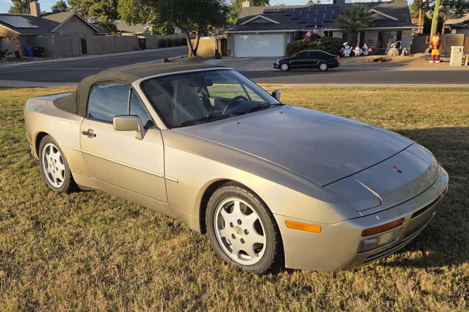 1990 Porsche 944 sold for $14,800