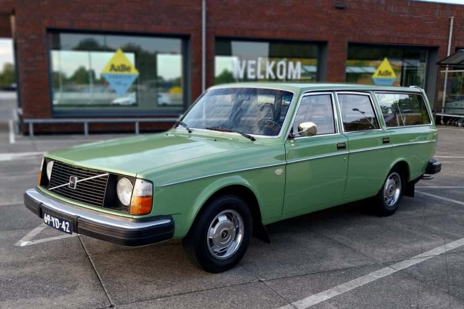 1974 Volvo 240 sold for €16,000