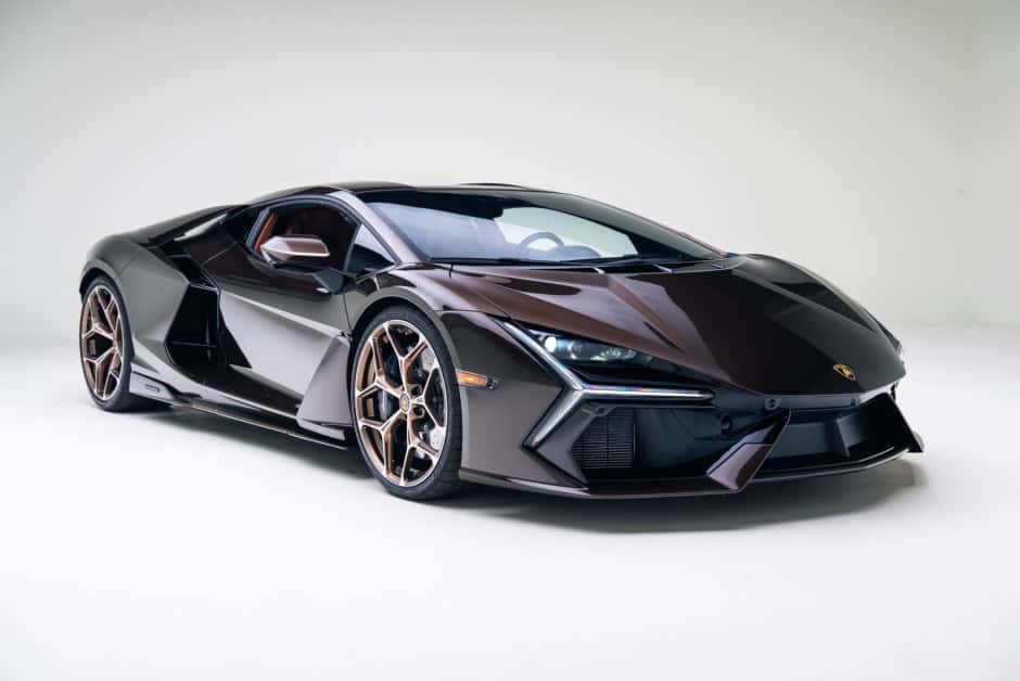 2025 Lamborghini Revuelto sold for $654,000