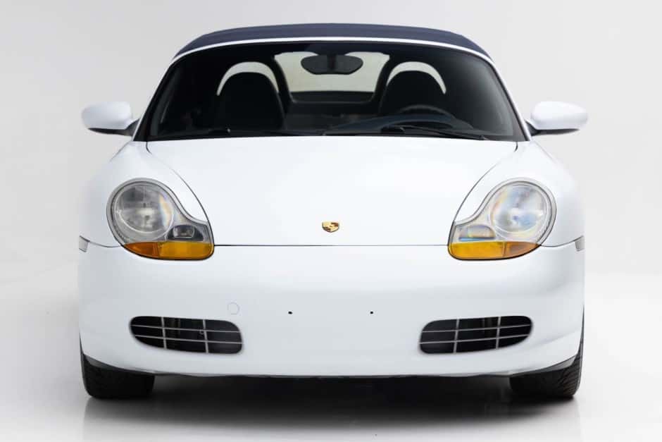 1998 Porsche 986 Boxster sold for $7,677
