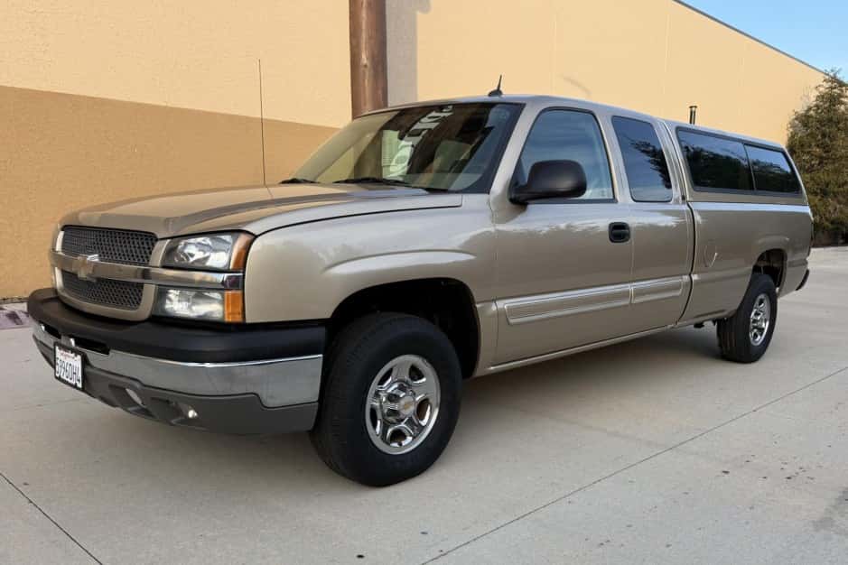 2004 Chevrolet Silverado GMT800 (1999-2007) sold for $22,250