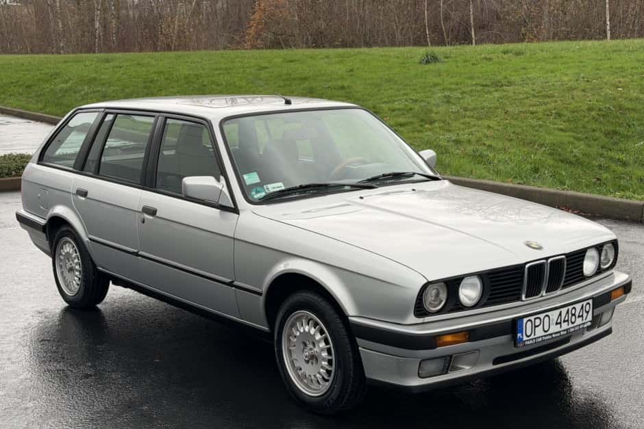 1992 BMW E30 3-Series Touring sold for $12,066
