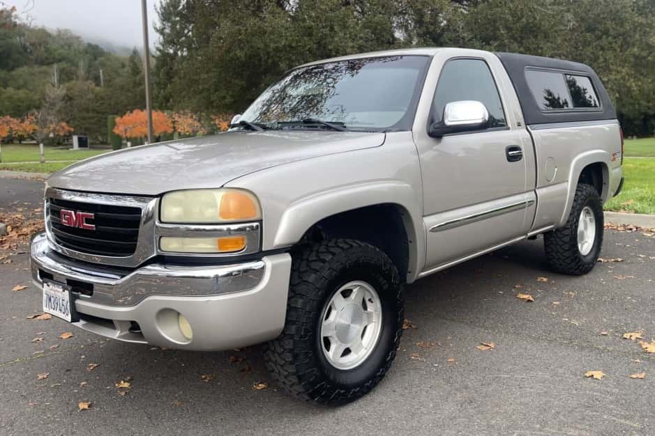 2004 GMC Sierra (GMT800 1999-2007) sold for $19,250