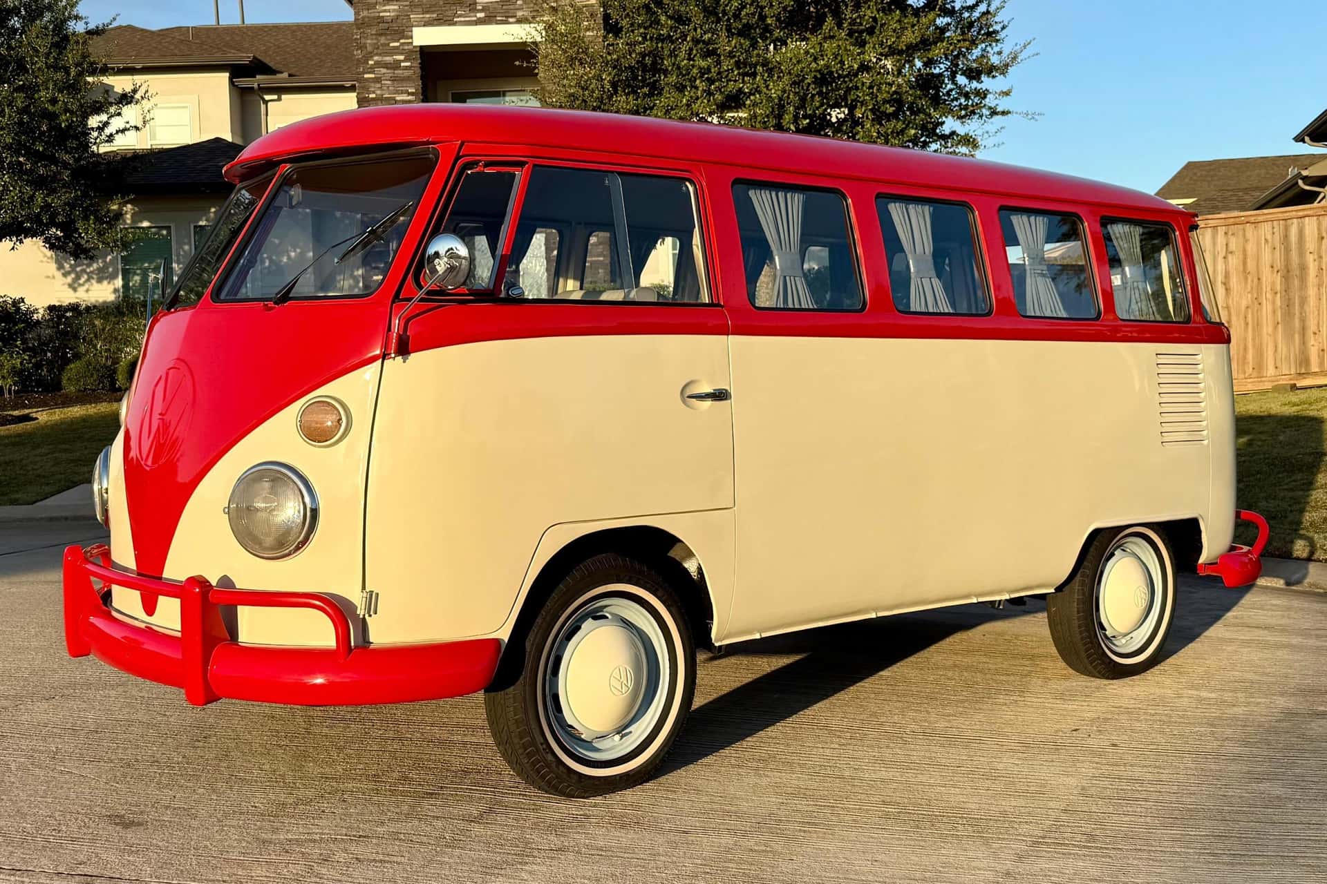 1975 Volkswagen Bus sold for $16,500
