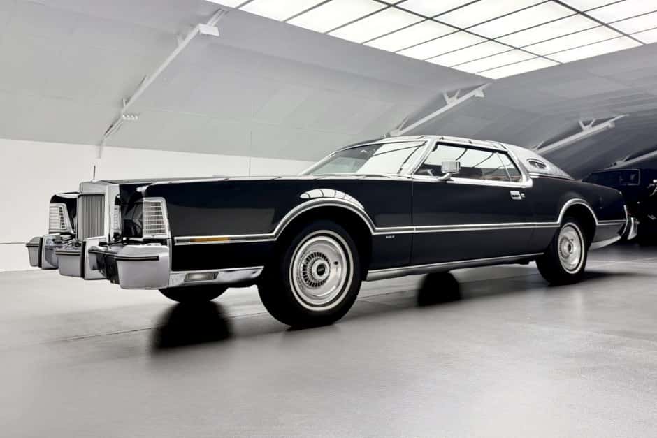 1976 Lincoln Continental Mark IV (1972-1976) sold for $21,000