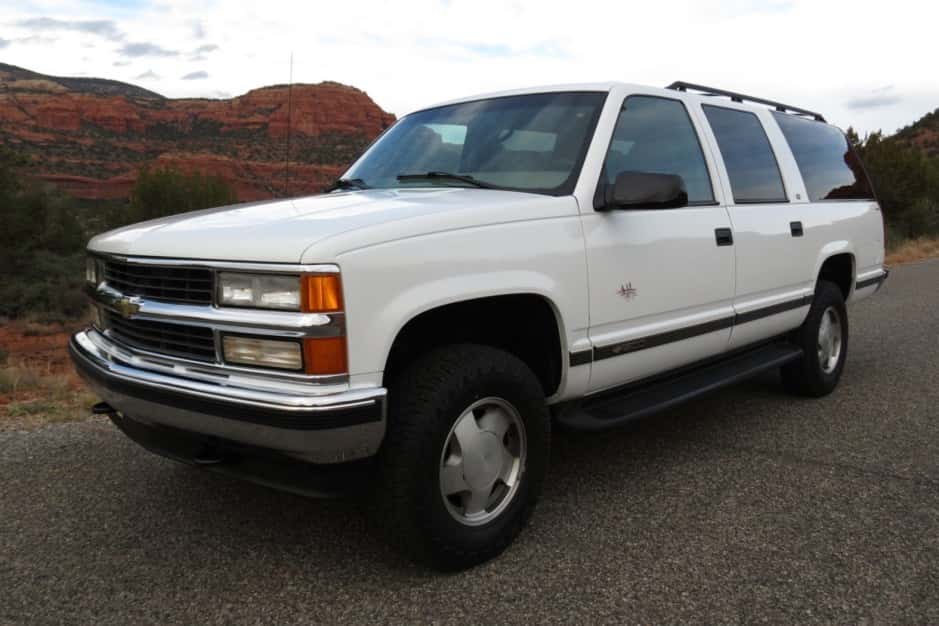 1999 Chevrolet Suburban (GMT400 1992-1999) sold for $11,750