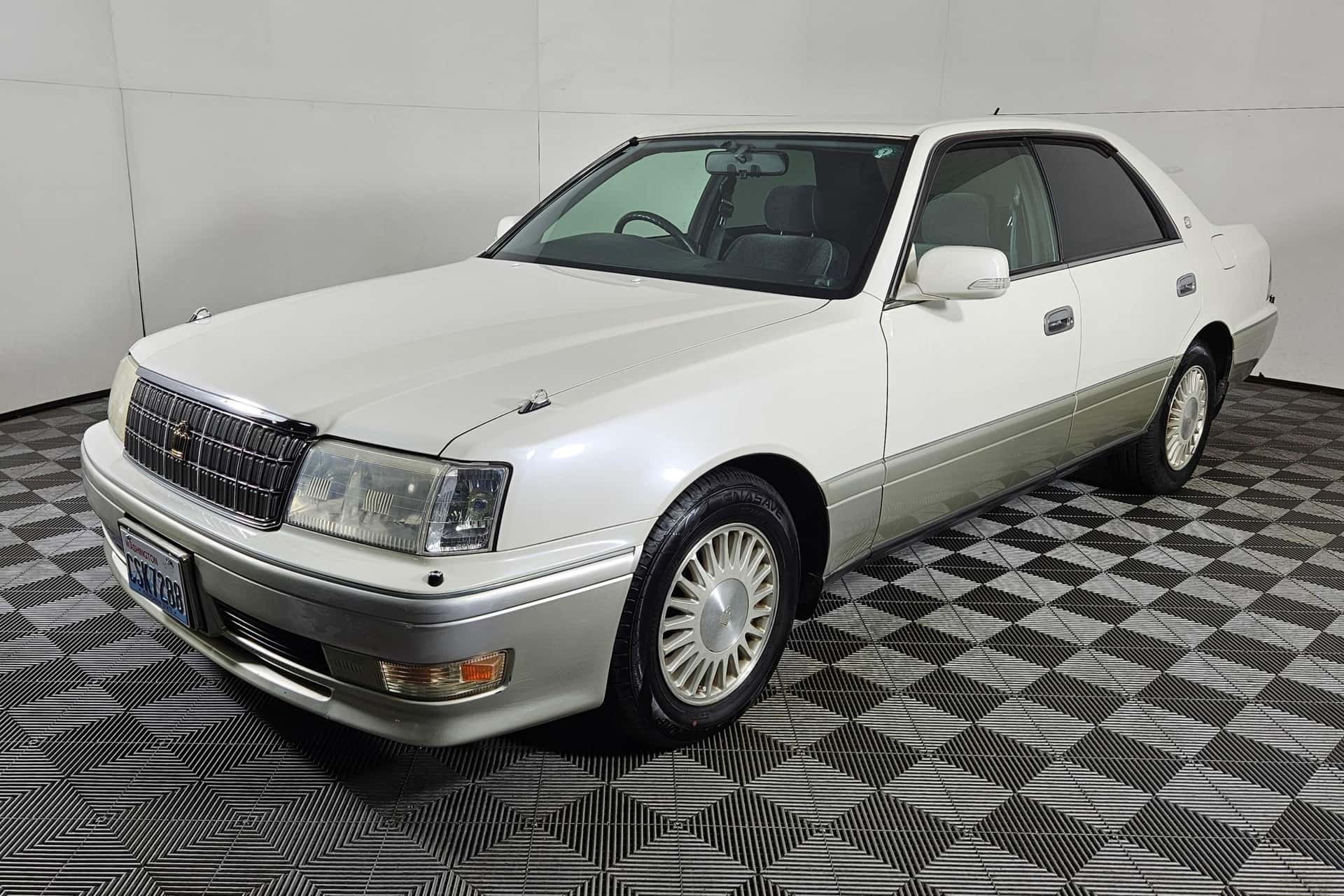 1999 Toyota Crown sold for $5,500